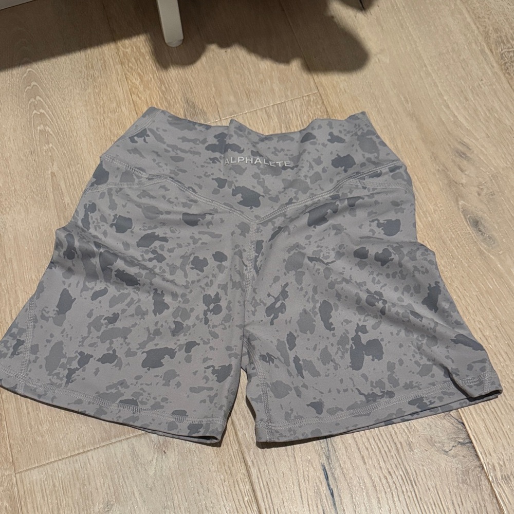 Alphalete Patterned Gray Bike Shorts